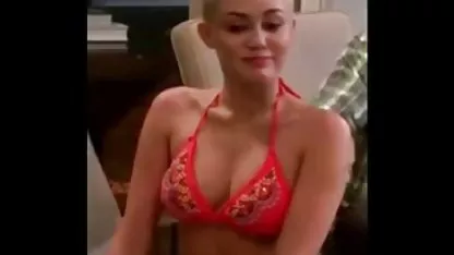 گربه سیاه و سفید انگشت فلمسیکس عربی