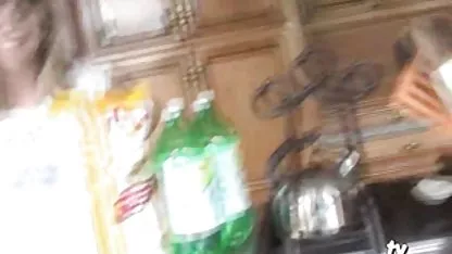 لیس و مکیدن انگشتان فیلم یکسی عربی پای یک کودک پا